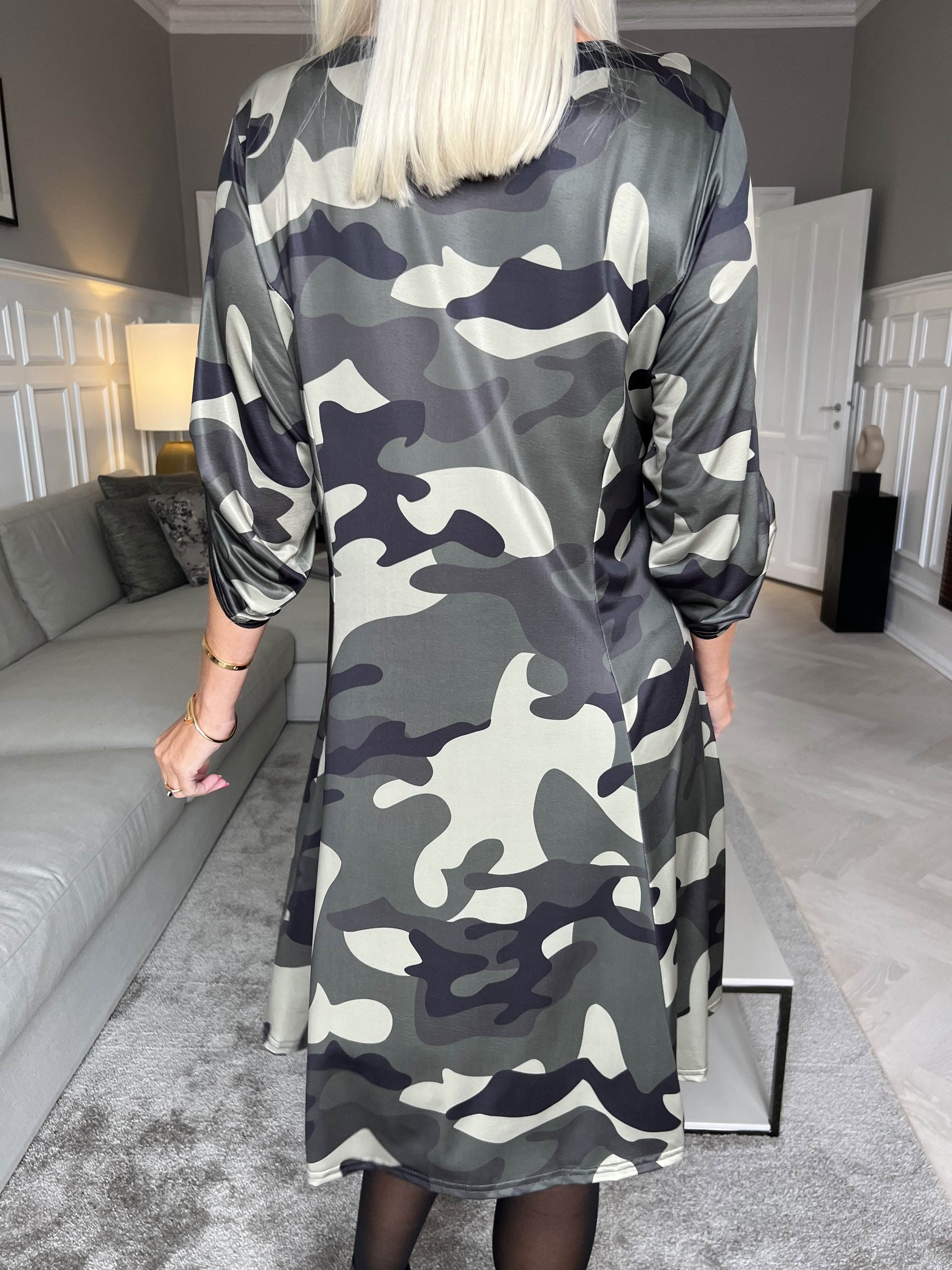 Maj Camo L/S - Elastisk kjole i camouflageprint